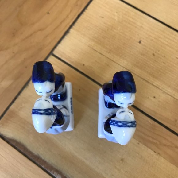 Dutch Blue Delft Kissing Couple ARUBA Ceramic Figurines 3.5" Set of 2 - Picture 5 of 6